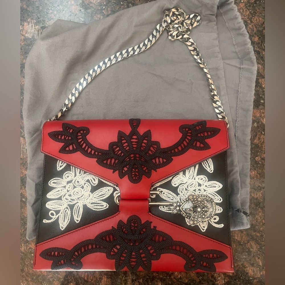 Alexander McQueen Envelope Pin Shoulder bag Black & Red color